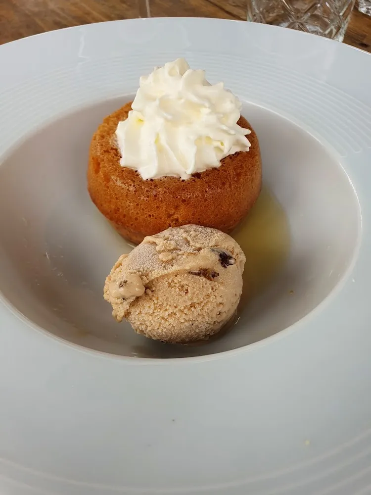 Baba À l'Armagnac Et Sa Glace Aux Pruneaux